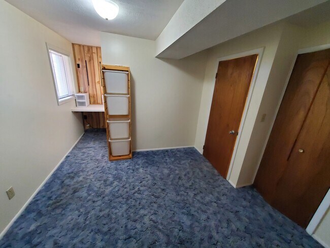 Blue room - 1020 E 1275 N