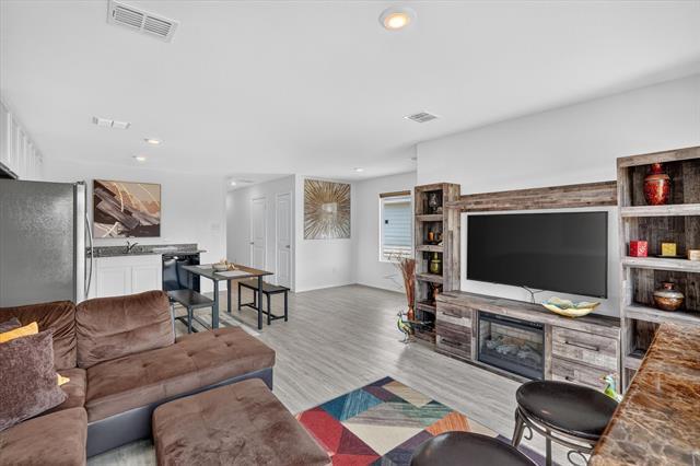 Building Photo - 6825 Sunbeam Cir
