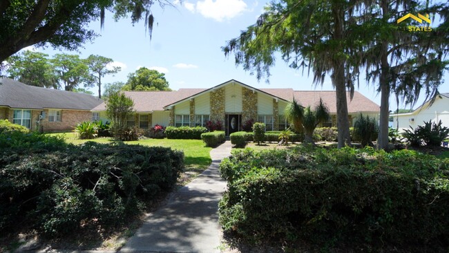 Building Photo - 3826 N Lake Orlando Pkwy