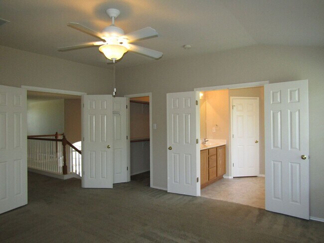 Building Photo - 593 Cullen Blvd