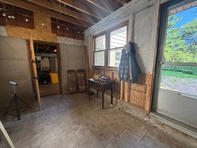 Building Photo - 2364 S Syene Rd