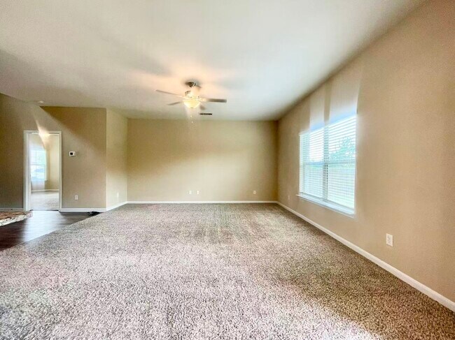 Building Photo - 1702 Sandalwood Way