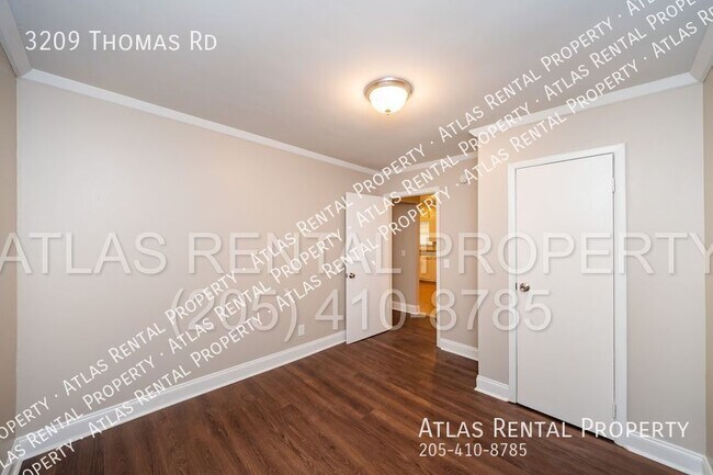 Building Photo - 3209 Thomas Rd