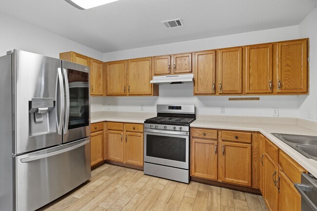 Building Photo - 617 Riverway Ln