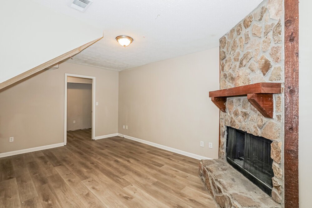 Building Photo - 6207 Radford Dr