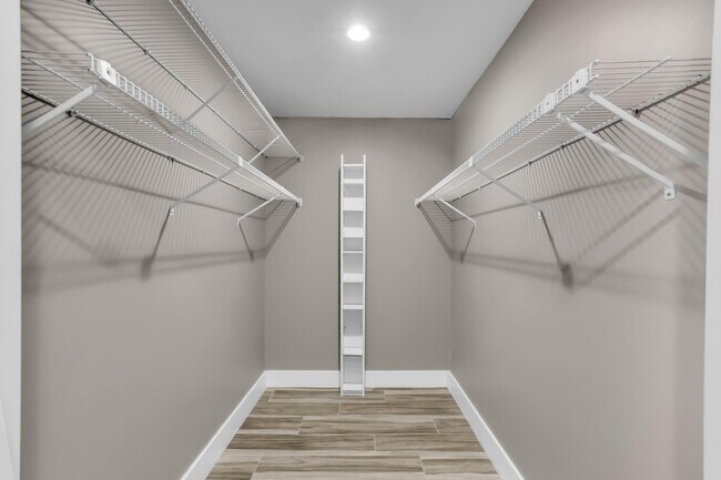 Building Photo - 60 Pelican Pointe Dr