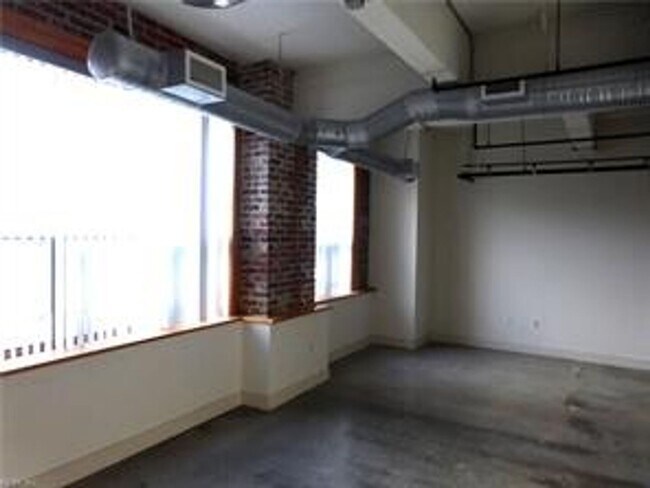 Building Photo - Downtown Area