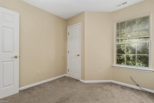 Building Photo - 4975 Kemps Lake Dr