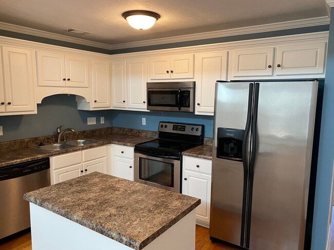Building Photo - 817 Bryans Circle