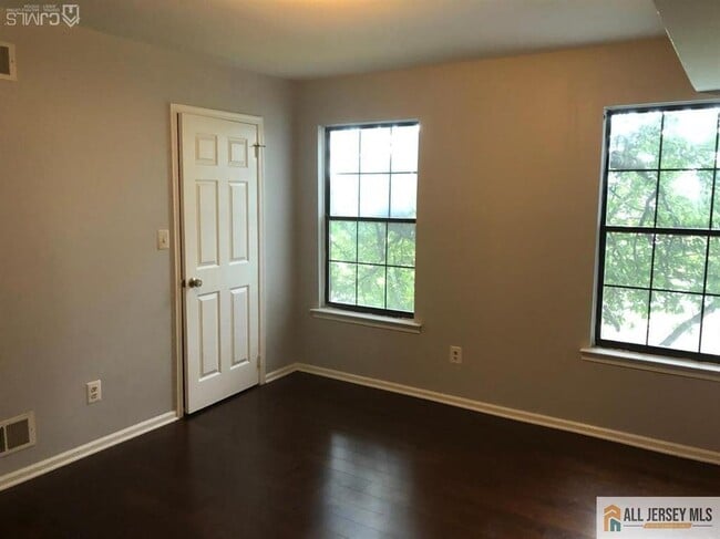 Building Photo - 501 Woodbridge Commons Way