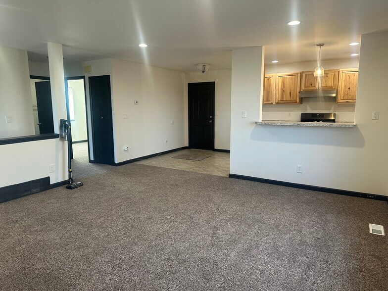 Building Photo - 2710 Hangtree Ct