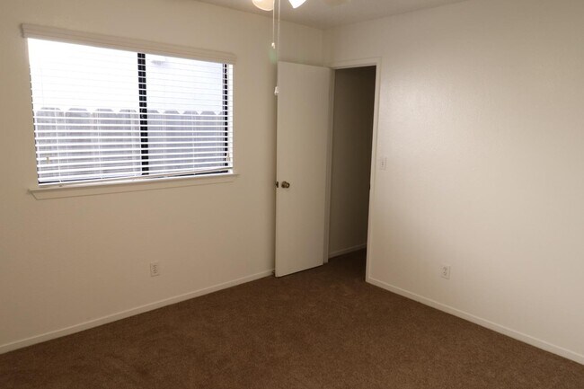 Building Photo - 9388 N Archie Ave