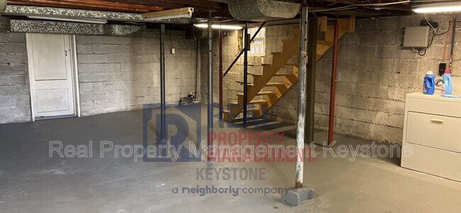 Building Photo - 408 Alice St