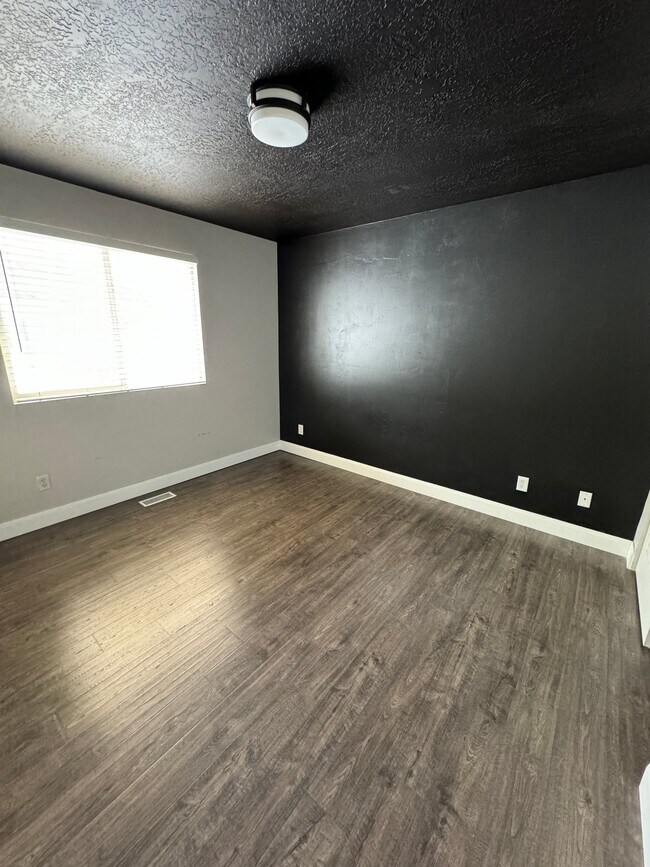 Building Photo - 2532 Hillside Village Ct