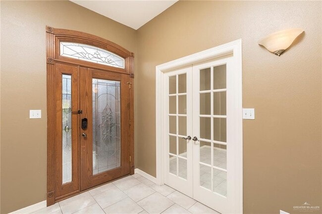 Building Photo - 33-25 1/2 E St