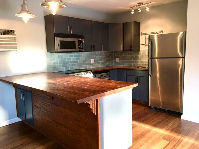 Building Photo - 178 Muerdago Rd