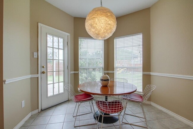 Building Photo - Big & Beautiful in Coppell