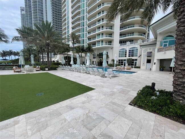 Building Photo - 16047 Collins Ave