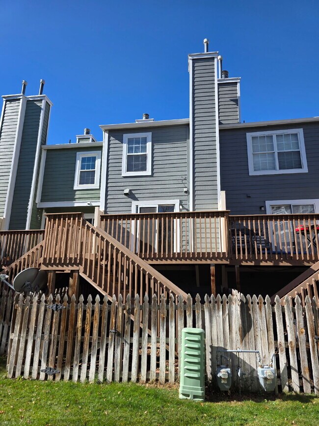 Building Photo - Available Now! "Charming 2-Bed Townhouse w...