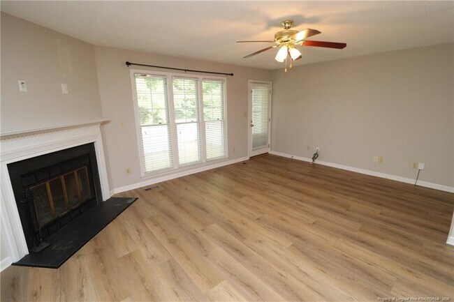 Building Photo - 118 Planetree Ln