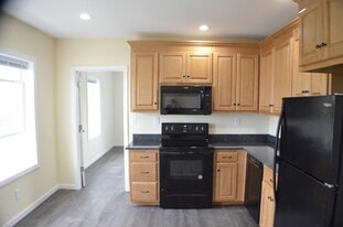 Building Photo - 563 Burritt St
