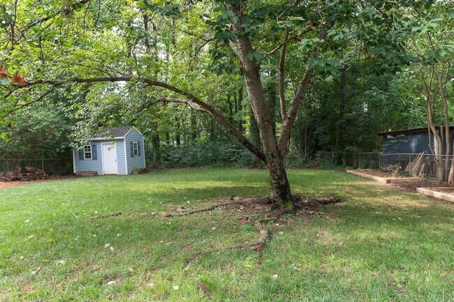 Building Photo - Lovely, Updated 3-Bedroom, 1-Bath Home in Greensboro w/ Fenced Yard