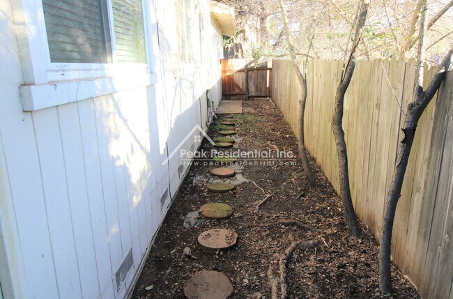 Building Photo - 9344 Winding Oak Dr