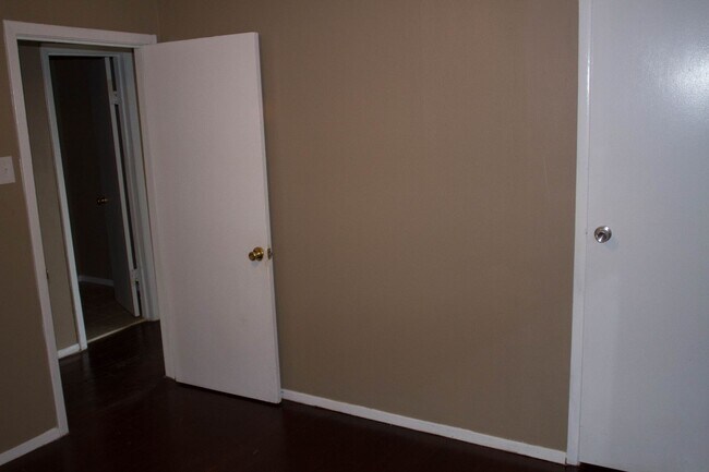 Building Photo - Discover Your New Home in the Heart of San Antonio's East Side