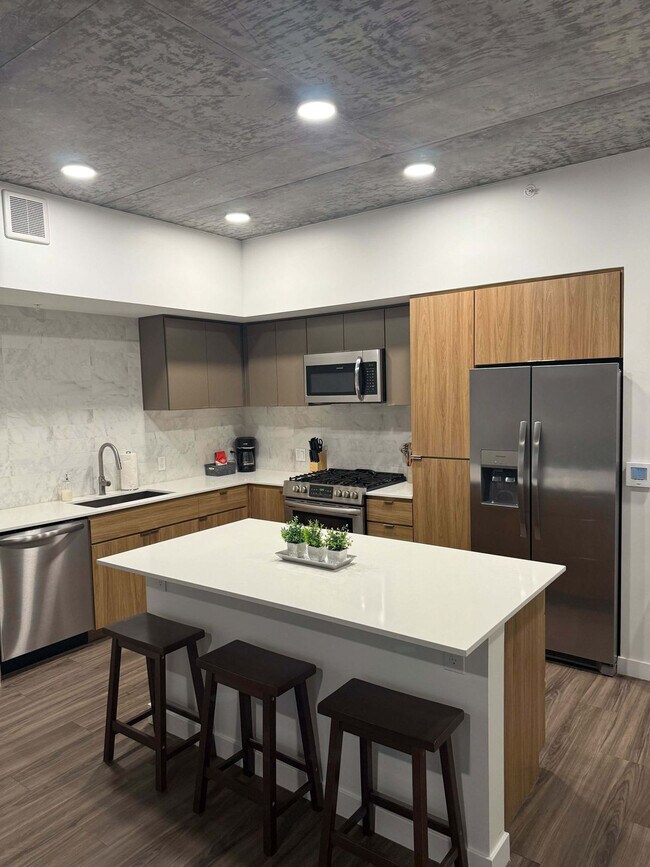 Building Photo - 222 E Jefferson St