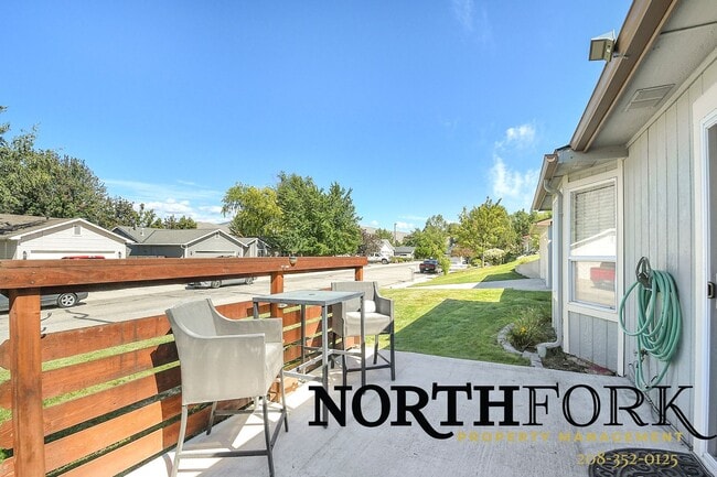 Building Photo - Southeast Boise Rental with Vaulted Ceilin...