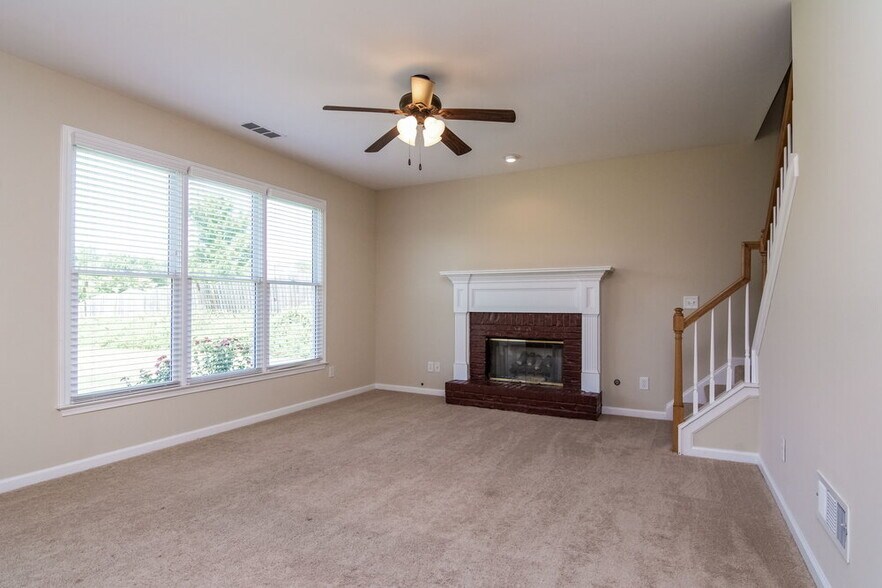 Building Photo - 2400 Chandler Grove Dr