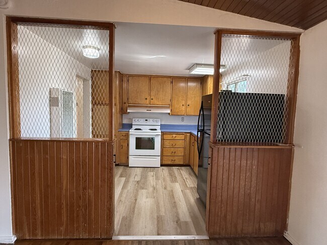 Building Photo - 3213 San Pedro Dr NE