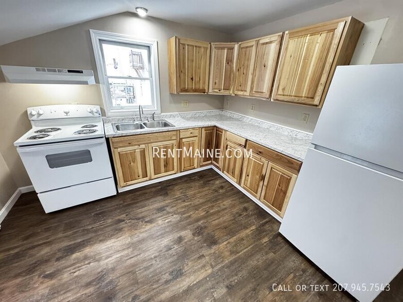 Building Photo - 8 Spring St