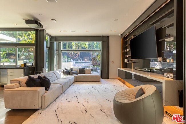 Building Photo - 8538 Eastwood Rd