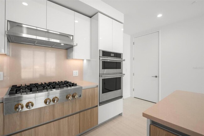 Building Photo - 400 Central Ave