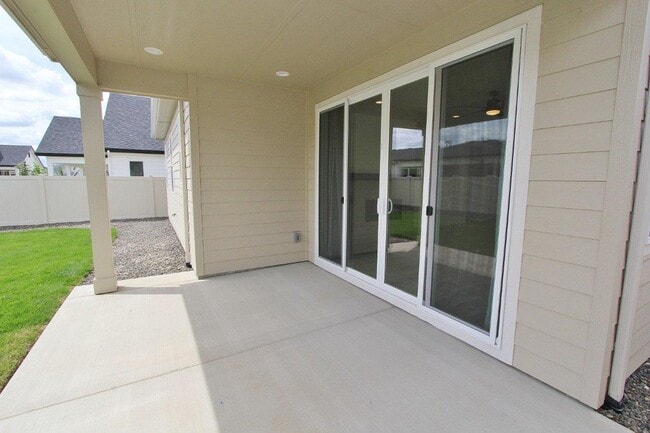 Building Photo - Immaculate Single-Level Home in Hope Springs