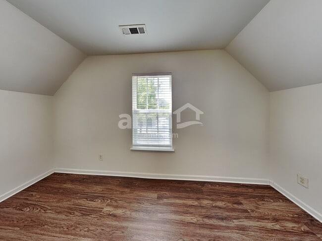 Building Photo - 925 Southridge Dr