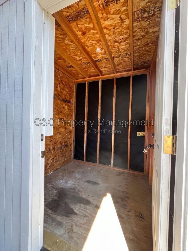 Building Photo - 6628 Helen Ct