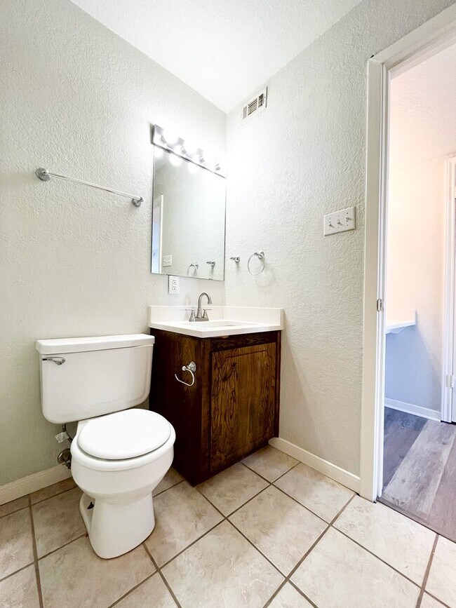 Building Photo - 2302 Wales Cir