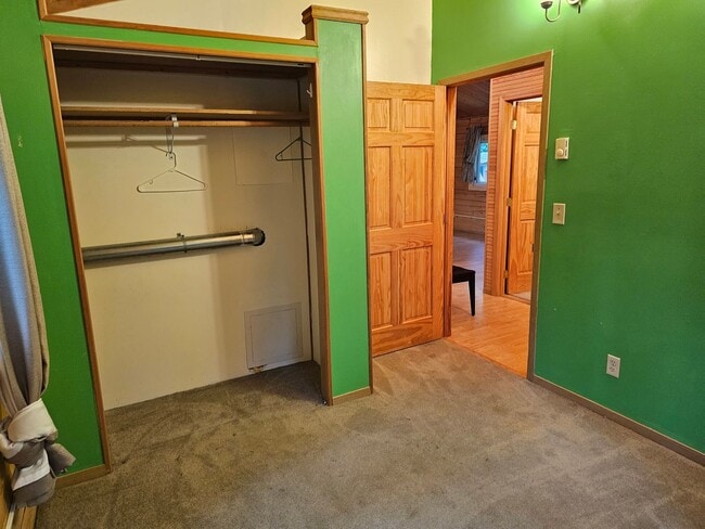 Building Photo - Cozy 2-Bedroom Home Off Farmer's Loop – Co...