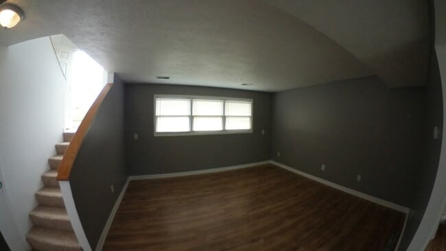 Building Photo - 217 Creekside Ct