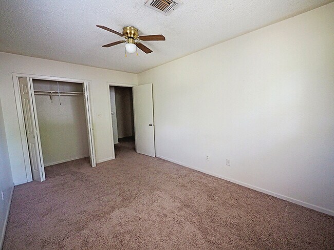 Building Photo - 2 Bedroom, 1.5 Bath Apartment In Lockhart