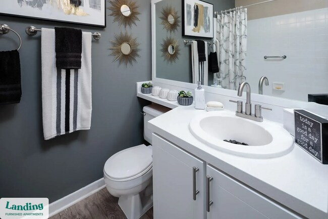 Building Photo - 1000 Palm Pl Dr NE