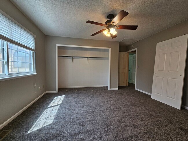 Building Photo - Aurora Highlands 3 Bed 2 1/2 Bath House w/...