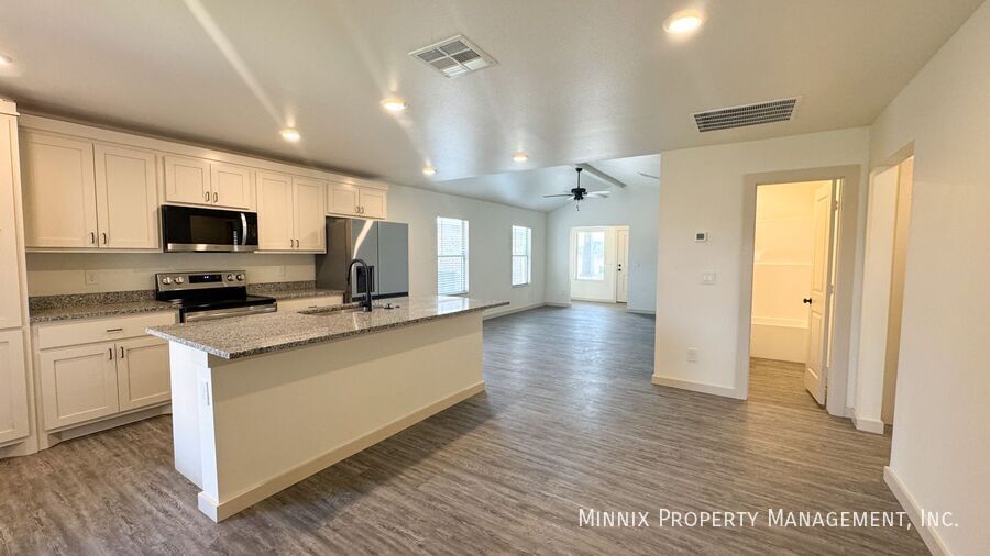 Building Photo - 8009 Date Ave