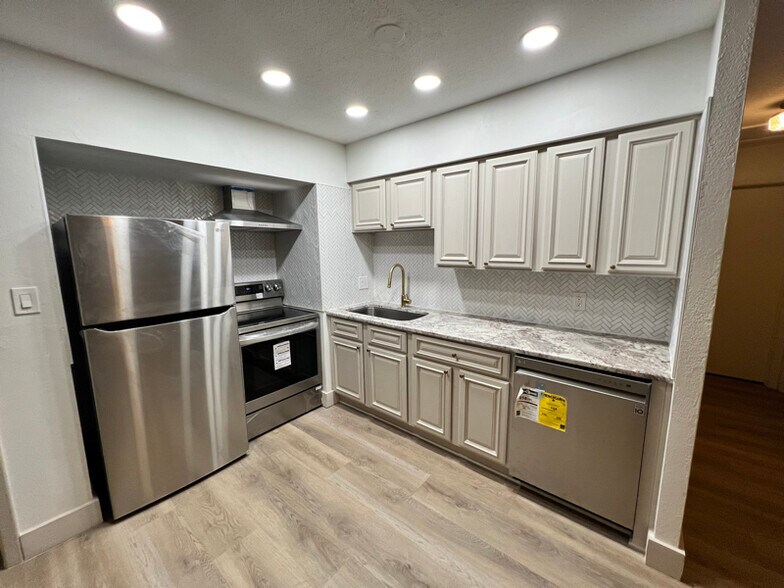 Building Photo - 5137 Dartmouth Ave N