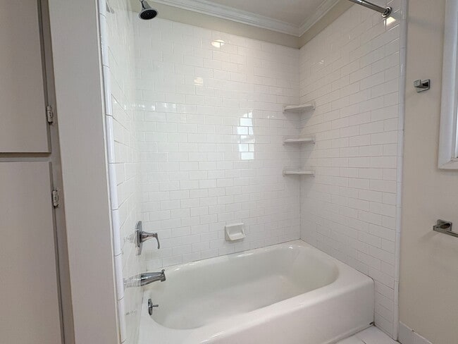 Building Photo - Beautiful 4BD/2BA Menlo Park Home with Lar...