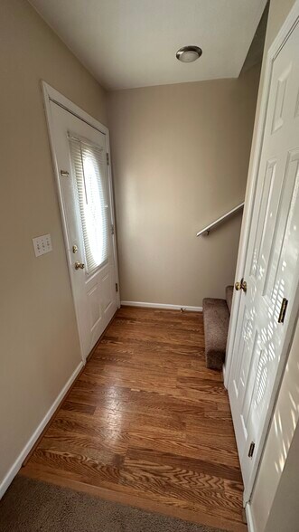 Building Photo - 1202 Deer Ln