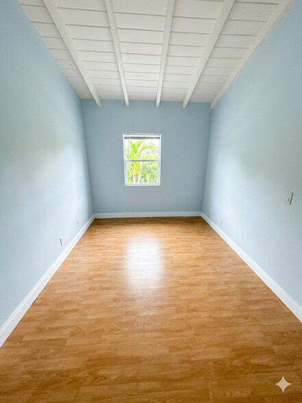 Bedroom - 519 NW 10th Ave