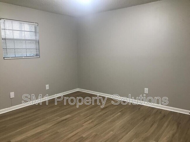Building Photo - 2509 Green Oaks Ct SE